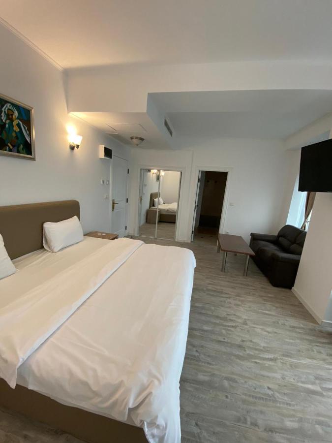 Hotel Zimbru Snagov Tincabesti Exterior photo